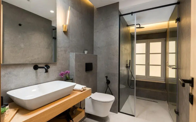 Deluxe Suite Side Sea View