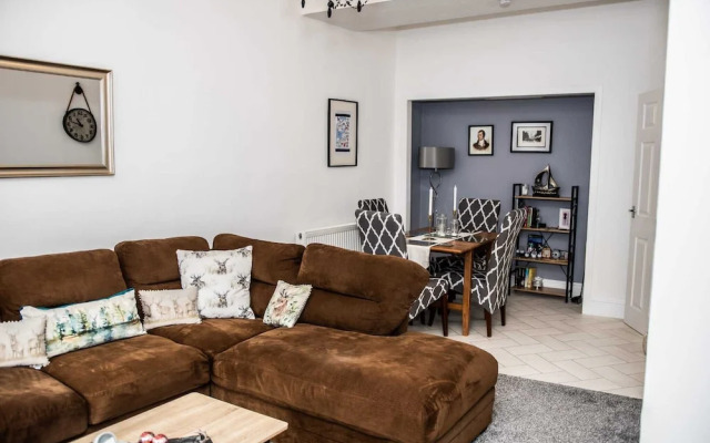 Rose Apartment 2-bed Town Centre Apartment in Ayr