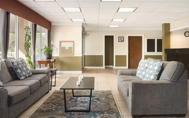 Travelodge by Wyndham Zanesville