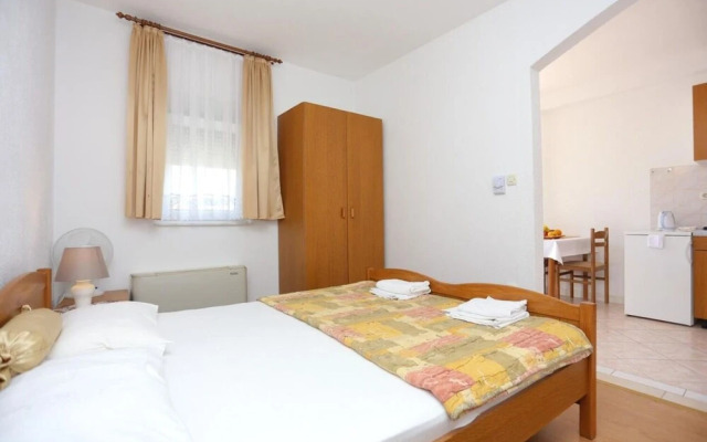 Lias - With Restaurant - SA3