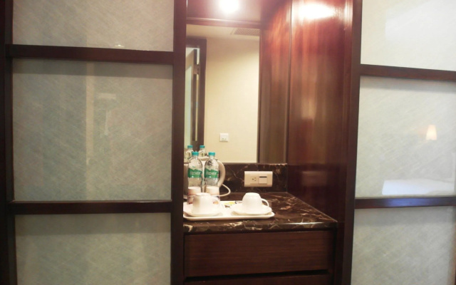 Nisus Hotel