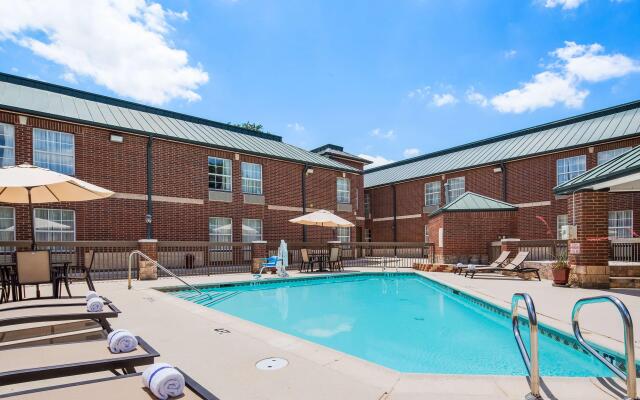 Best Western Plus Addison/Dallas Hotel