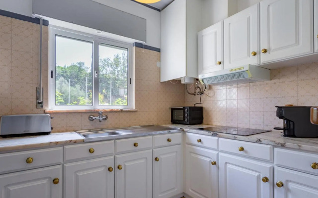 Charming Beachside Apartment w/ Pool by LovelyStay