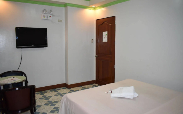 OYO 701 R-kings (former Tomobe Hotel And Restaurant)