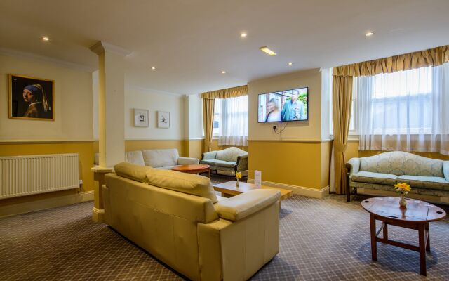 Russell Hotel