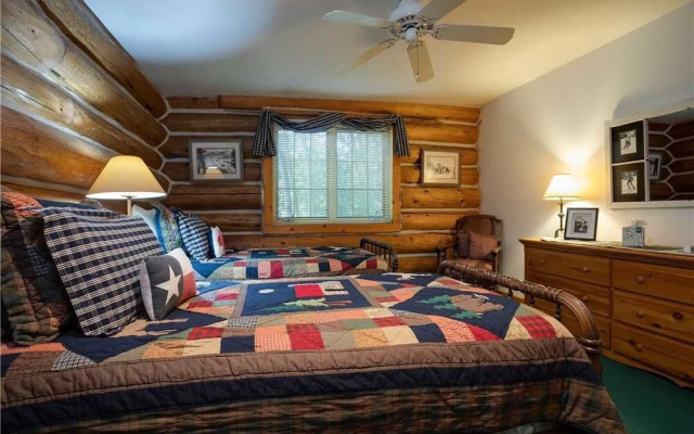 Links and Logs Chalet