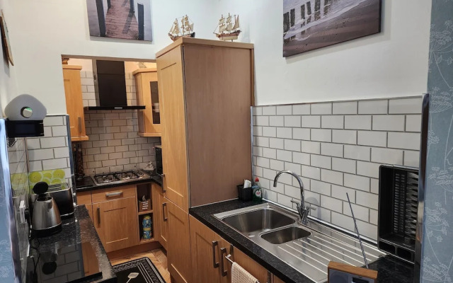 Apartment - Largs - Sleeps 4 - Pet Friendly