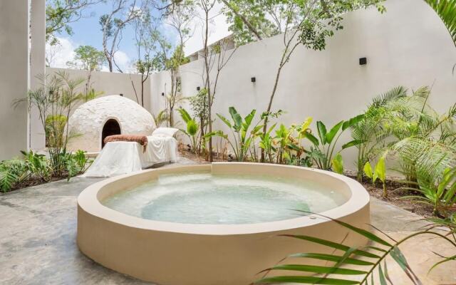 Jade Tulum