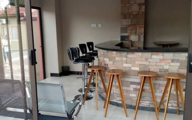 Bedroomed Fully Furnished Apartment Near East Park Mall