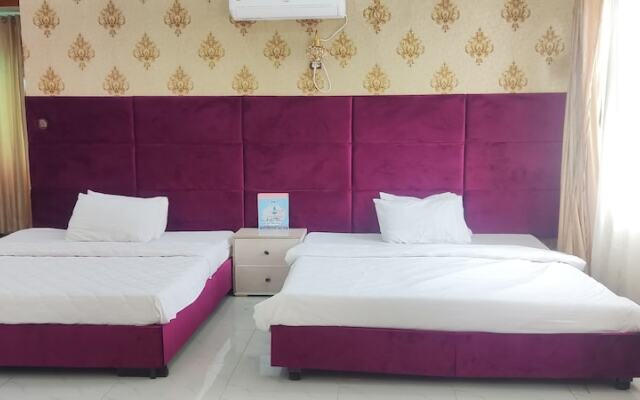 Hotel Pine Track