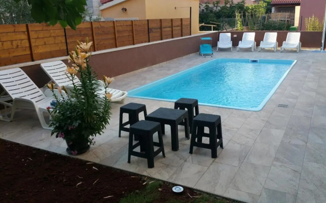 Family friendly apartments with a swimming pool Pula - 7610