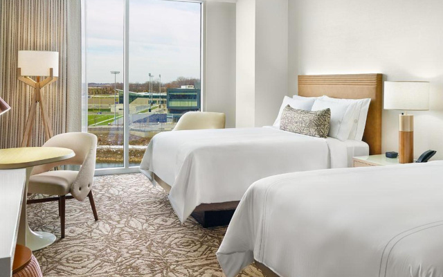 Omni Viking Lakes Hotel