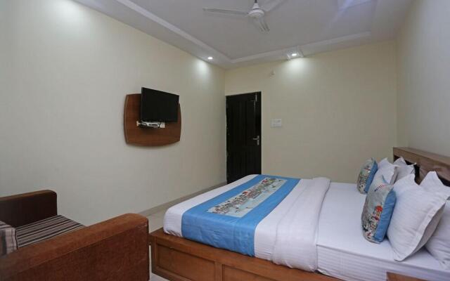 OYO 9565 Hotel New Shiv Murti