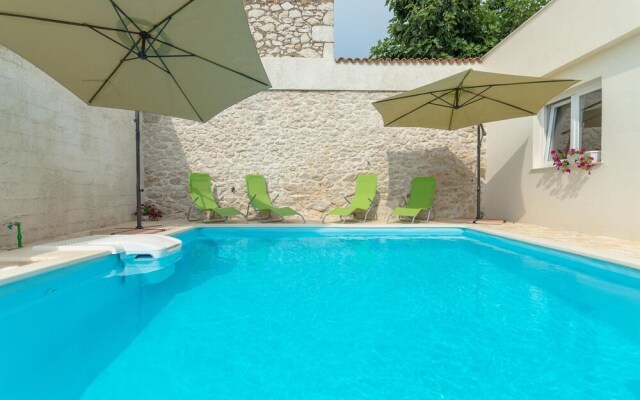 Nice Home in Zadar With Wifi and 4 Bedrooms