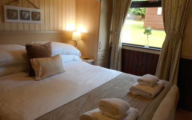 Birch Lodge 13 with Hot Tub