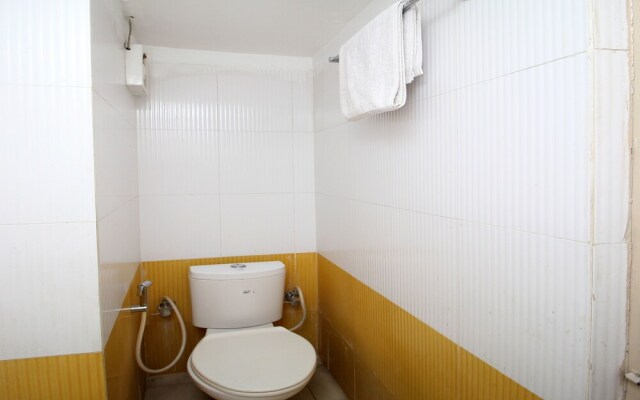 OYO 8646 Hotel Pioneer
