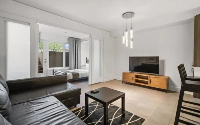 Downtown Metro Frontenac 2 BR new Apartment max 6p