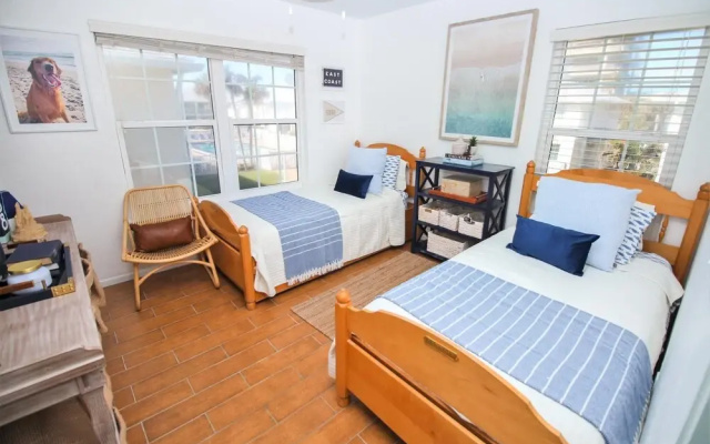 Colony Beach Club 223
