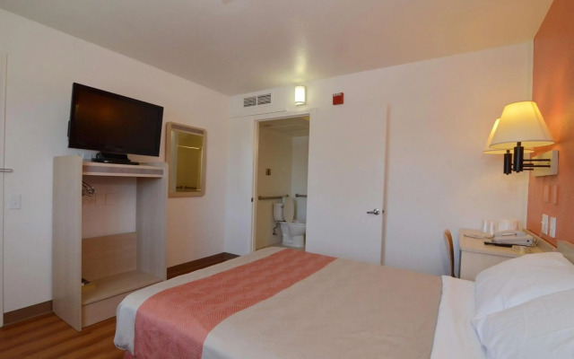Motel 6 Indio, CA - Palm Springs
