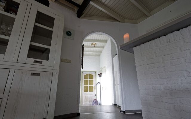 Room-room to Rent With own Entrance, liv