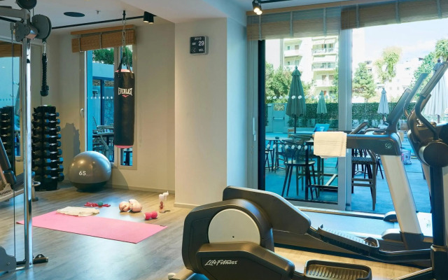 Moxy Patra Marina