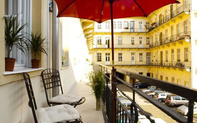 Minestrone Apartment