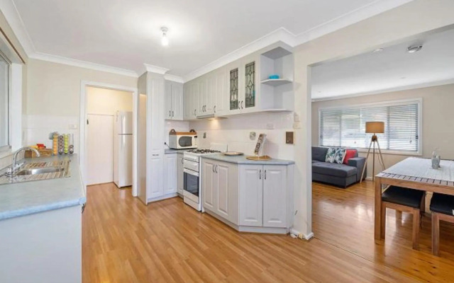 Walk to Everything In Huskisson Central Location and Sleeps 10