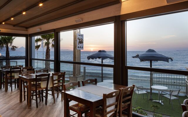 Golden Bay Boutique Hotel & Bungalows