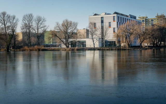 Best Western Plus Lakeside Hotel
