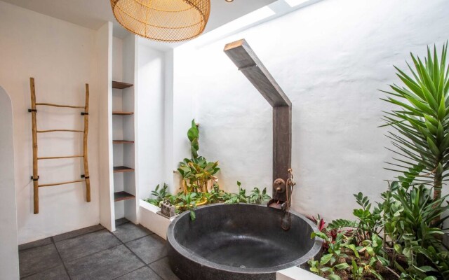 Outstanding Villas Complex, 9 BR, Canggu With Staff