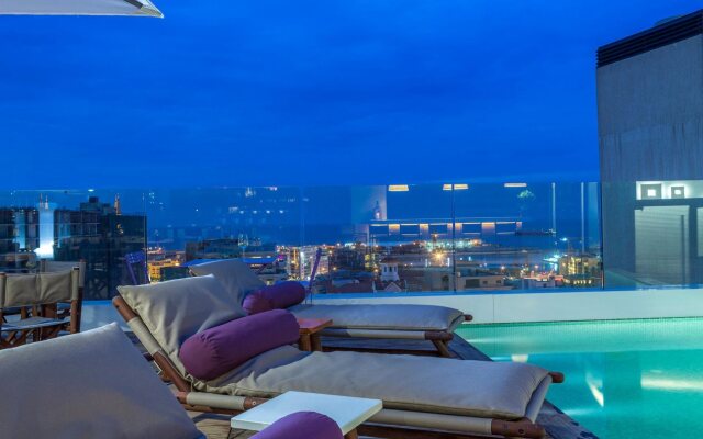 O Monot Hotel
