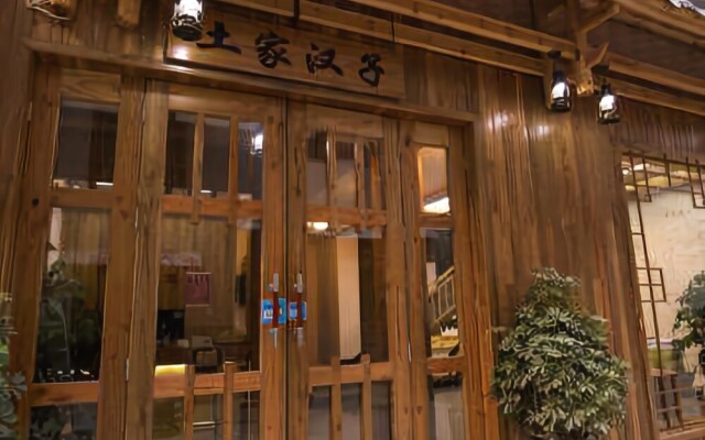 Zhangjiajie Tujia men Theme Inn