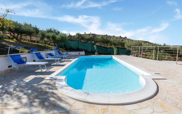 Attractive Apartment in Realmonte with Shared Swimming Pool