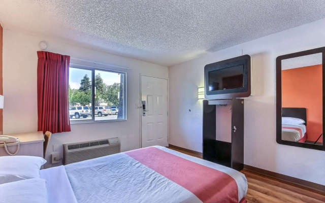 Motel 6 Pleasanton, CA