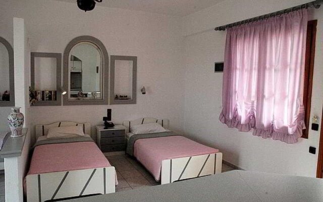 La Luna Apartments