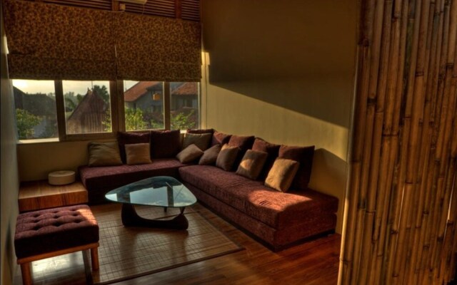 The Grove Villa Bumbak