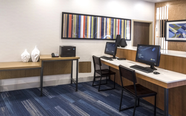 Holiday Inn Express & Suites Commerce by IHG