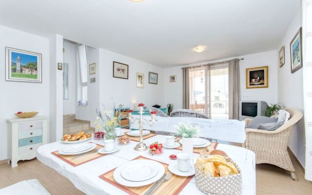 House Anela
