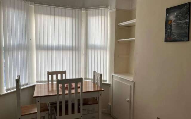 Lovely 2-bed House in Liverpool