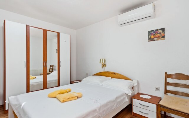 Cozy Holiday Home in Zadar With a Garden