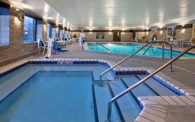 Holiday Inn Express Hotel & Suites Minneapolis-Minnetonka by IHG