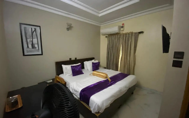 Nue Crest Hotel