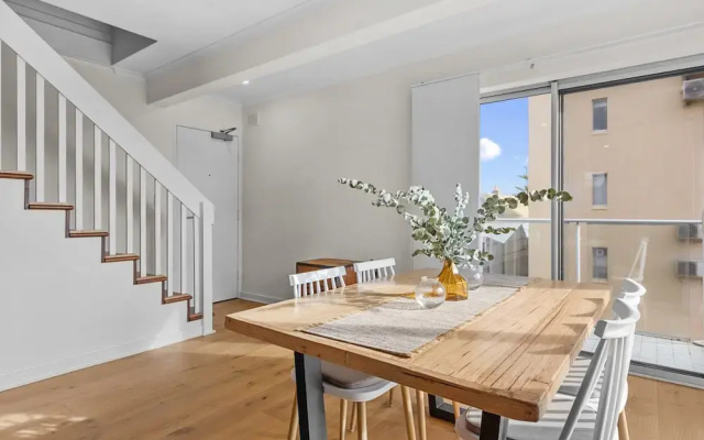 Stylish 2-bed Home Steps From Henley Beach