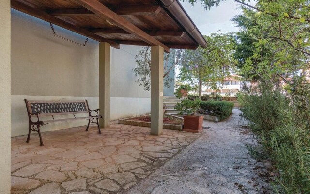Nice Apartment in Liznjan With Wifi