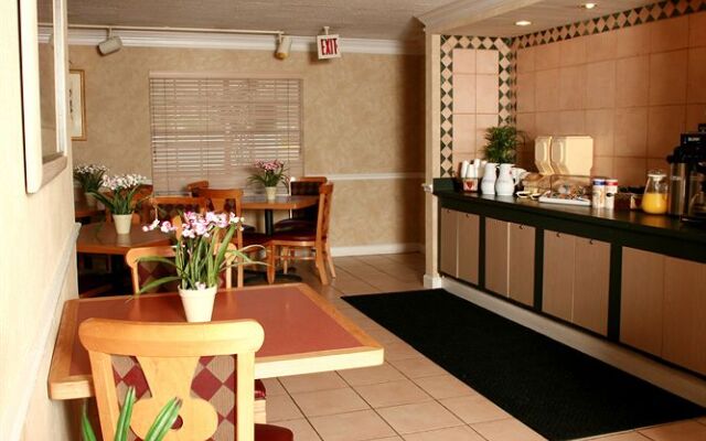 Rodeway Inn & Suites