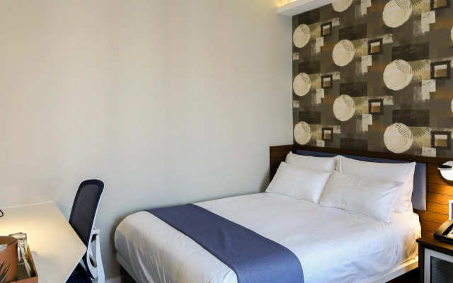 NobleDEN Hotel