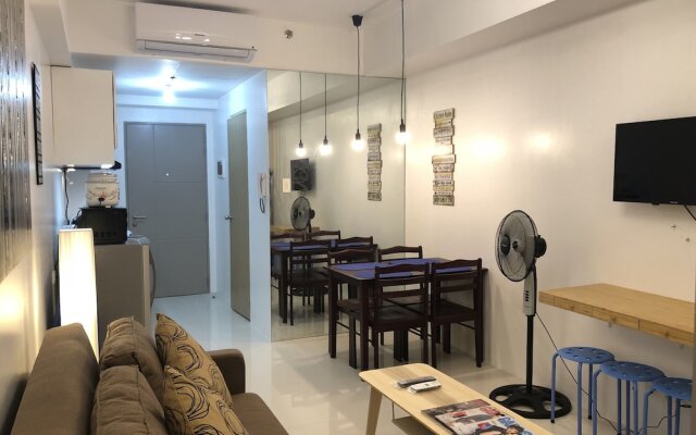 Dr. Calayan's Cozy Wind Residences Tagaytay Taal View