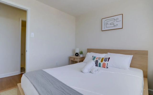 Gorgeous Apt with Rooftop City View