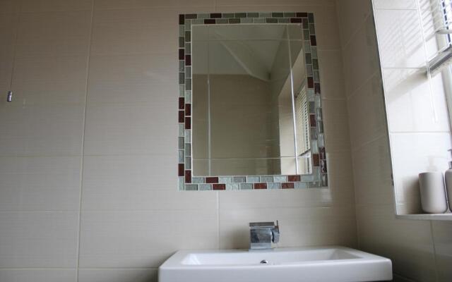 Cosy 3 bedroom house in quiet residential area