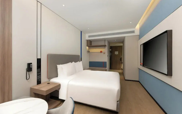 Holiday Inn Express Shanghai Jing'an Temple by IHG